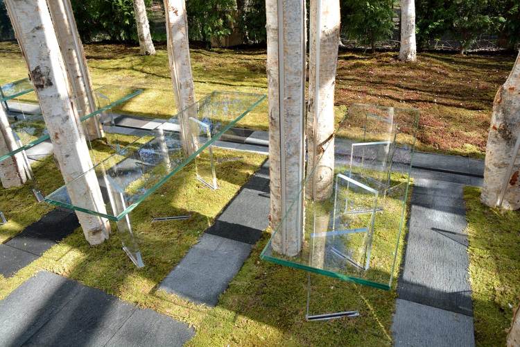 moderne Kapelle Sitzbänke aus Glas und Acryl
