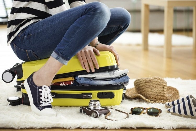 reisekoffer nicht zu voll packen und die wichtigsten kleider und gegenständen mitnehmen