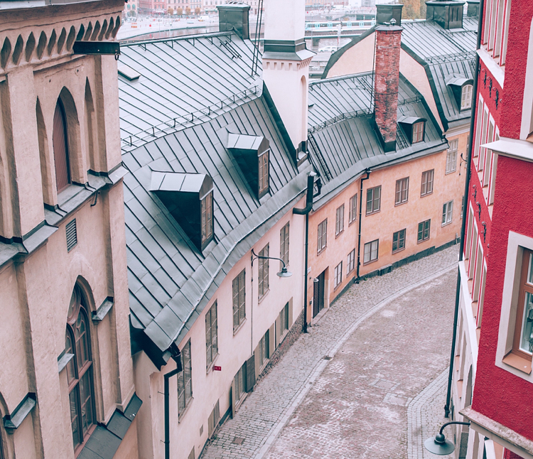 spitze Dachgaubenfenster schwarze Zink Dachgaubenverkleidung