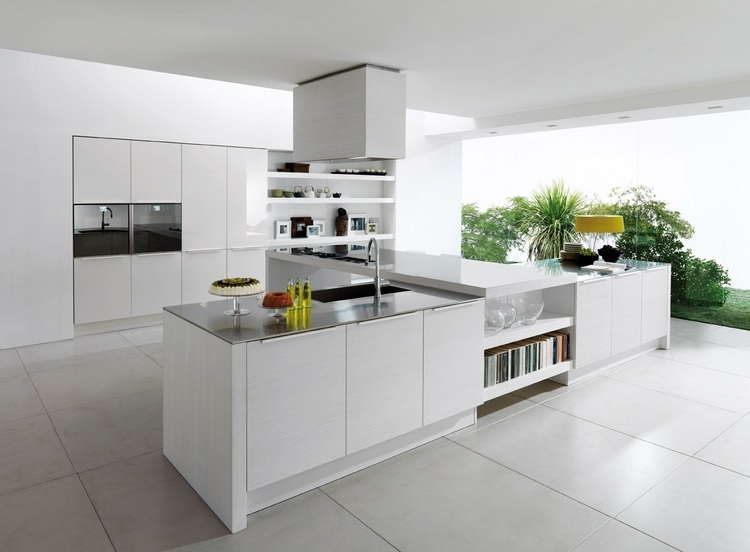 weißfarbene moderne küche design finish aus kirschholz und kücheninsel mit dunkler granit arbeitsplatte unterbau spülbecken
