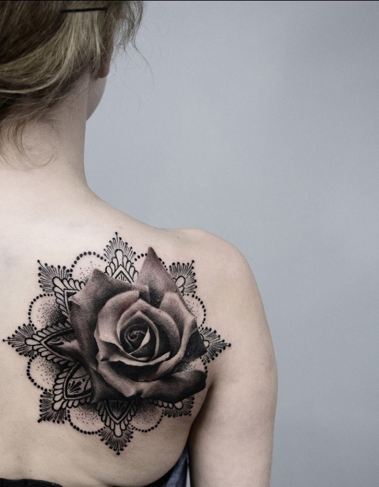 3D Blumen Tattoo Rose Mandala Tattoomotiv Schulter Tattootrends 2019