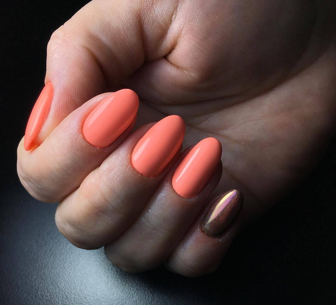Apricot Nägel und Cateye Nagellack Kombination für den Sommer