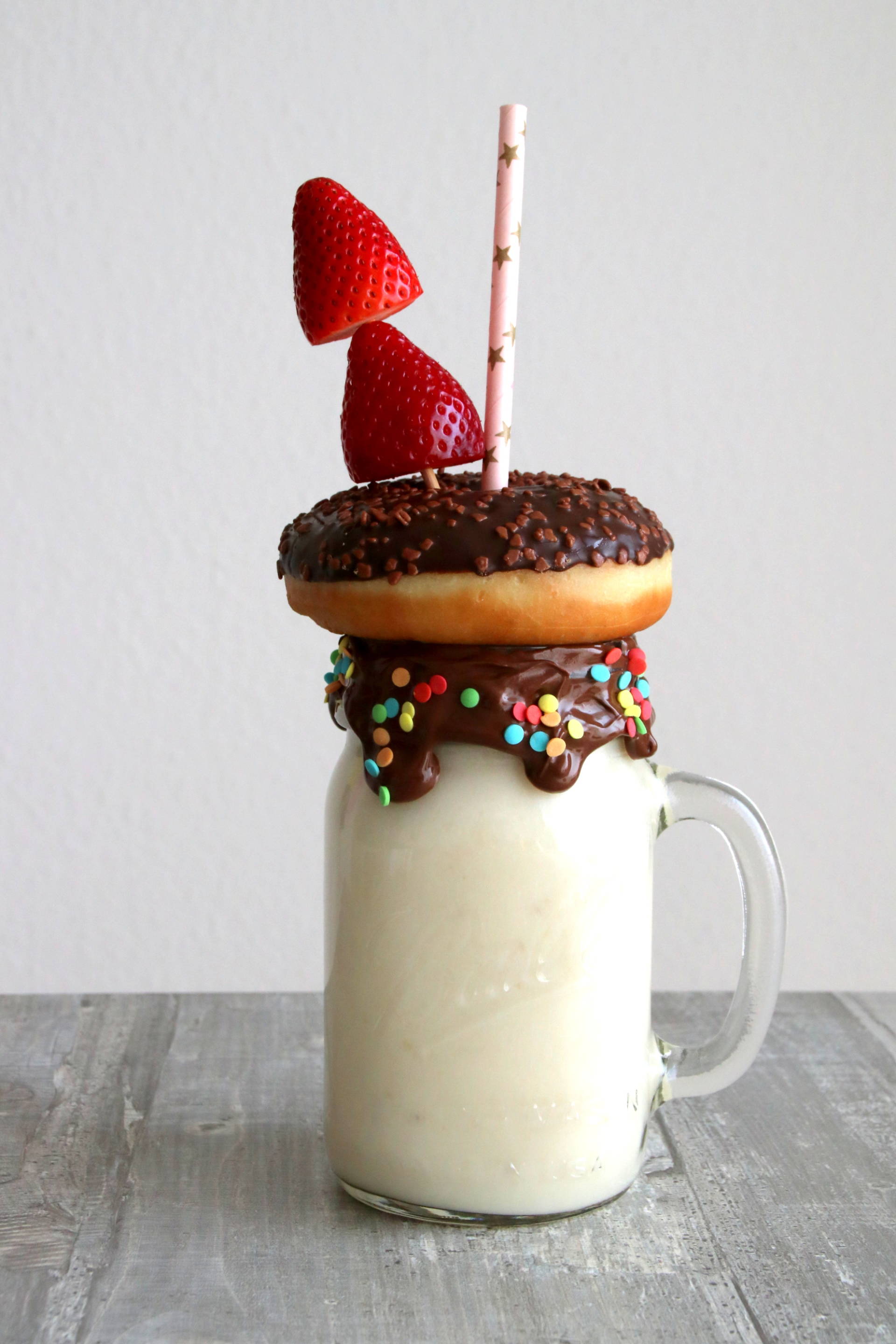 Bananen Freakshake Rezept gesund Schoko Donut Erdbeeren Sommer Nachtisch