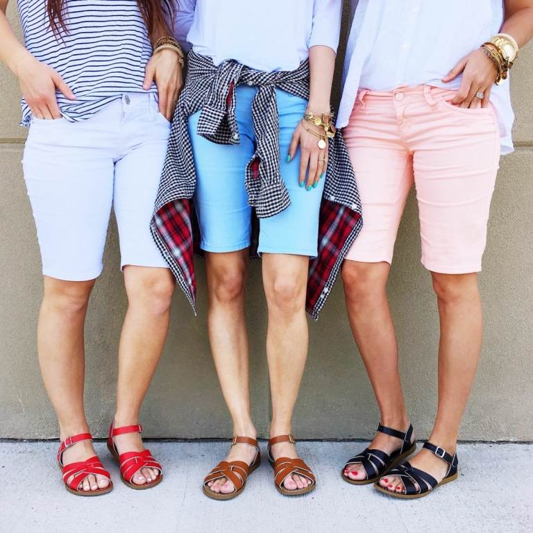 Bermudas aus Denim in zarten Pastellfarben für das Sommer Outfit