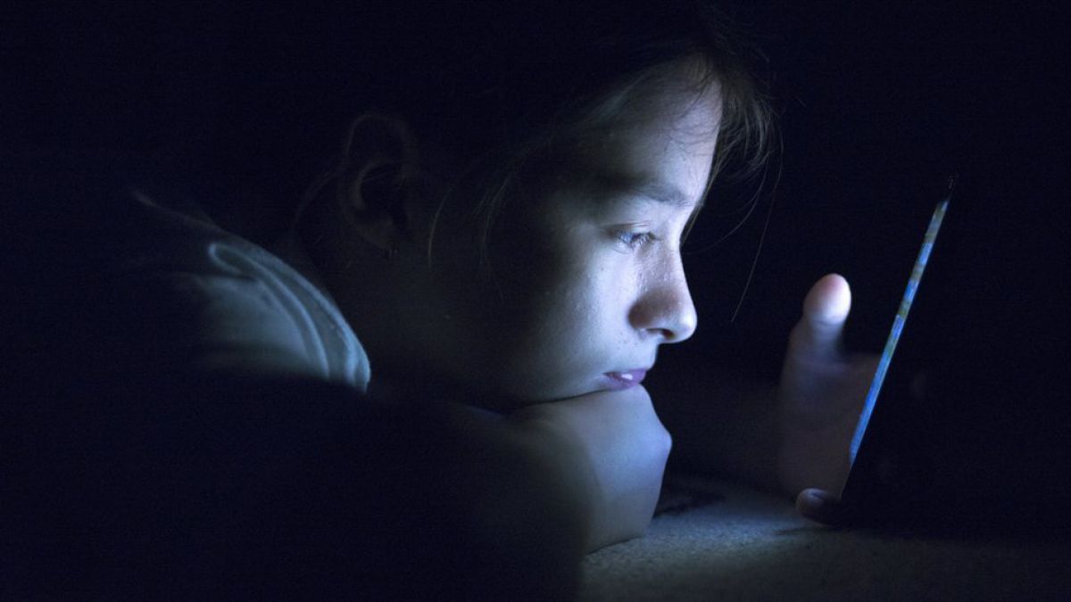 Beschränkung der Bildschirmzeit kann Schlafprobleme bei Teenagern beheben