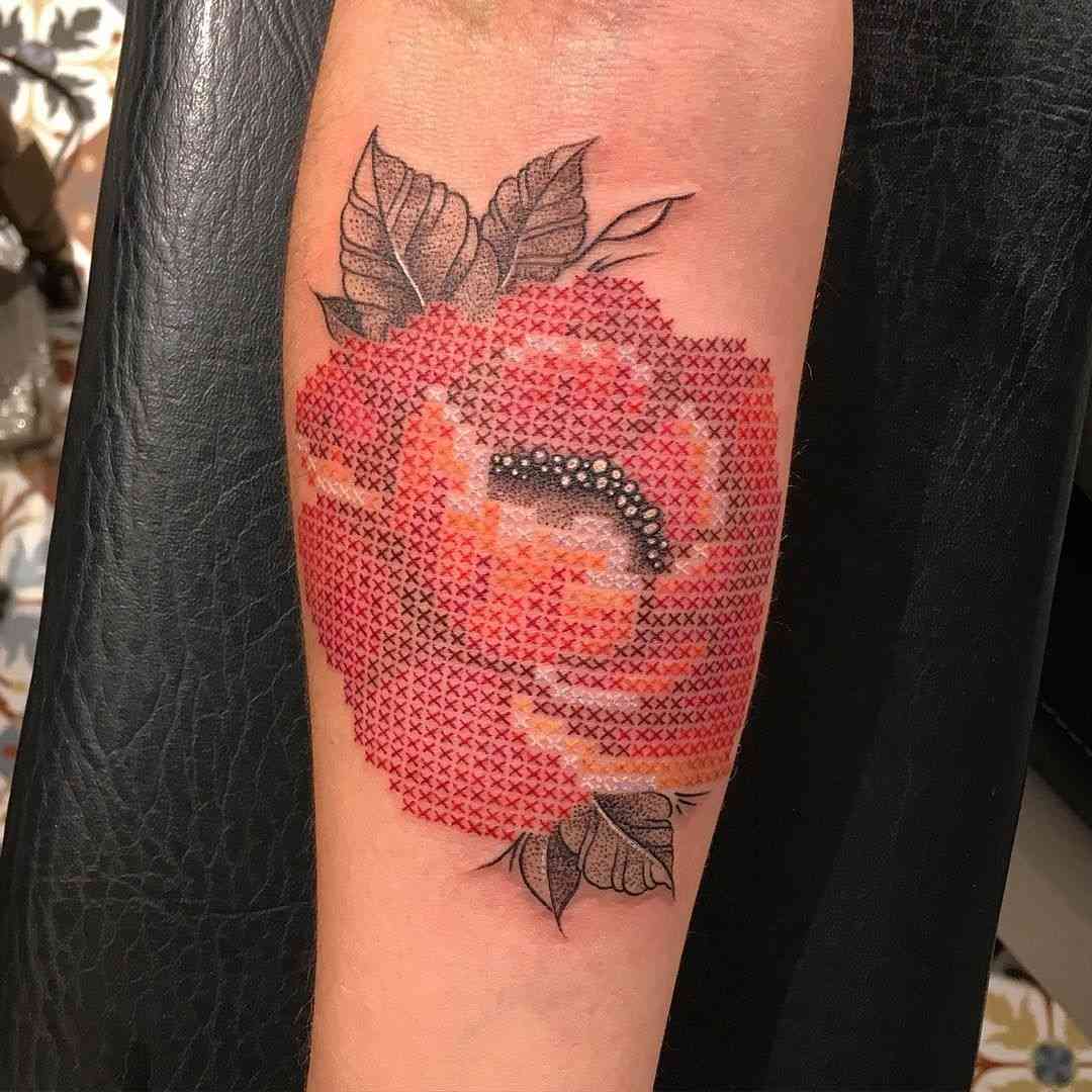 Blumen Tattoo Unterarm Kreuzstich Tattootrend 2019
