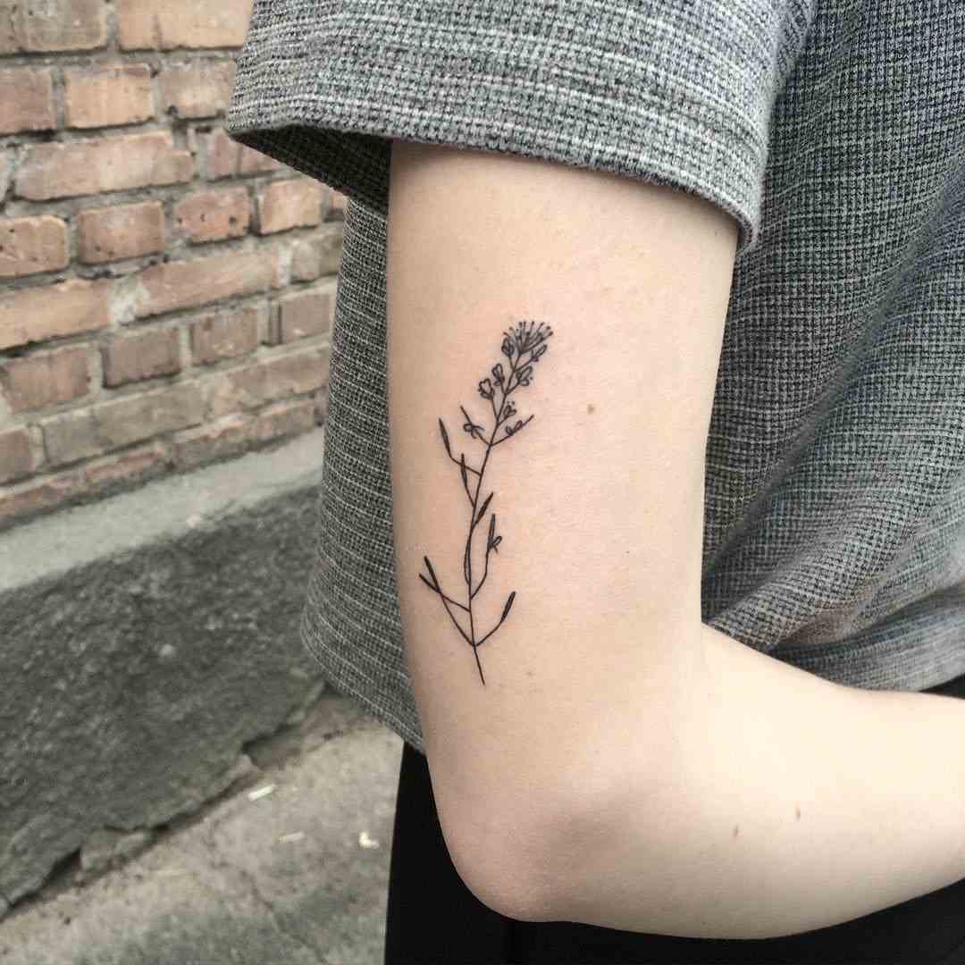 Blumen Tattoo klein Oberarm Tattootrends 2019