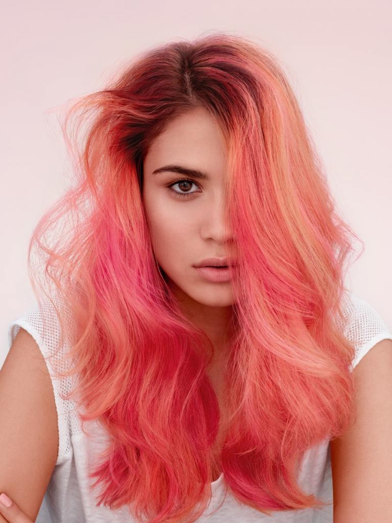 Coral Hair Haarfarbe Highlights Haartrends Sommer knallige Farben lange Haare