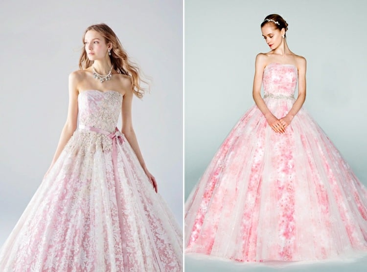 Florale Motive können für rosa oder pinke Details im Kleid genutzt werden