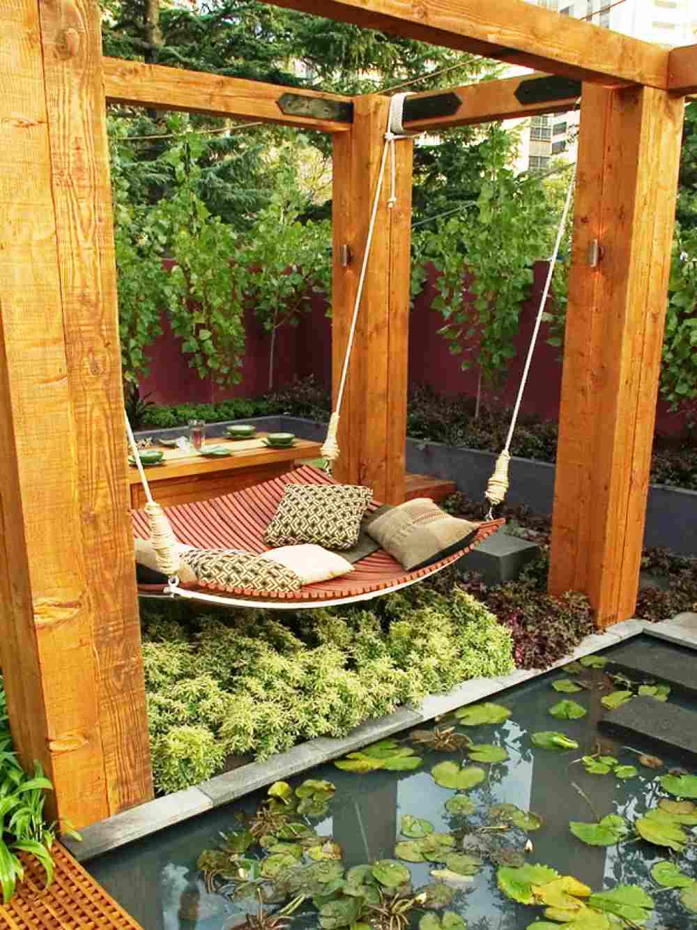 Garten und Terrasse Ideen Gartendeko Wasserteich Holz Landhaus Wohnstil Liegebett