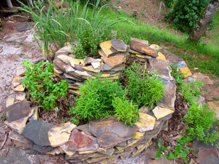Garten und Terrasse Ideen Kräuterspirale bauen Anleitung Gartentrends