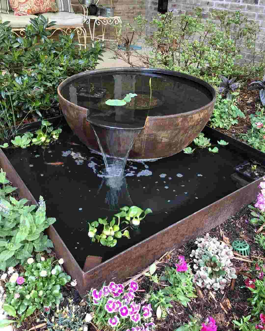 Garten und Terrasse Ideen Wasserbrunnen Dekoideen Sommer Gartentrends