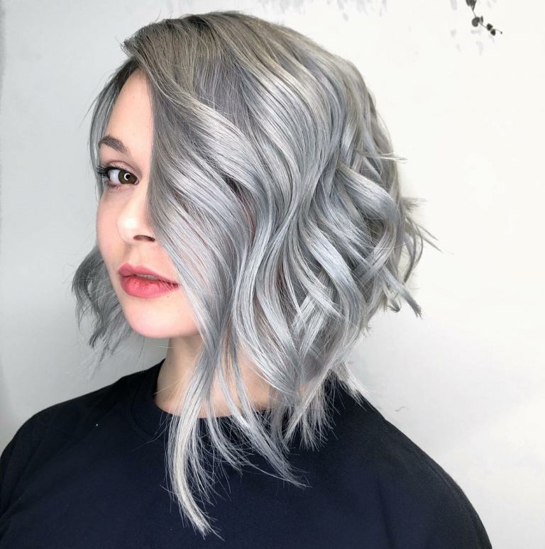 Haare grau färben für einen eleganten Bob mit A-Linie