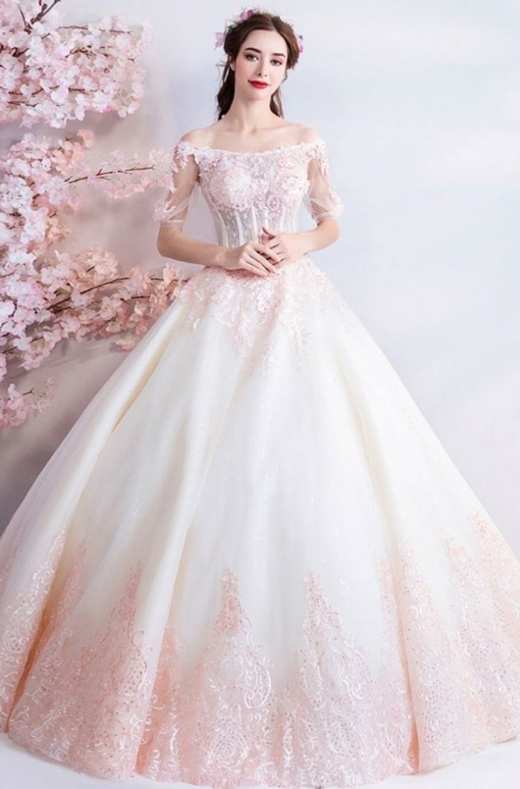Hochzeitskleid in Rosa mit Ombre Effekt und Ärmeln
