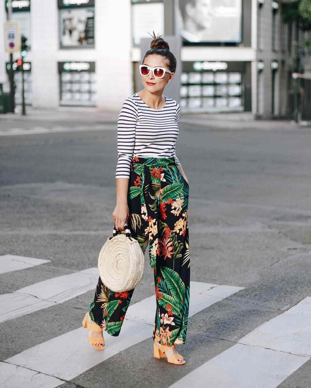 Hose mit Blumenmuster kombinieren Sommer Bamboo Handtasche letzter Modetrend
