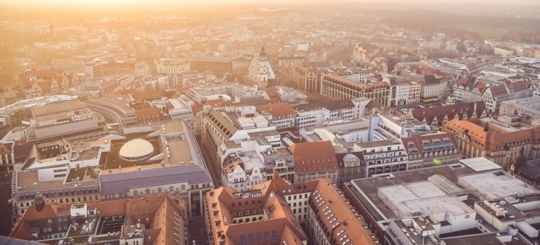 Leipzig bei Sonnenuntergang Stadt in Mitteldeutschland