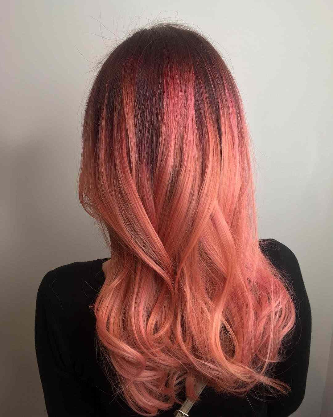 Living Coral Hair Balayage Trendfarbe Haartrends 2019 lange Haare