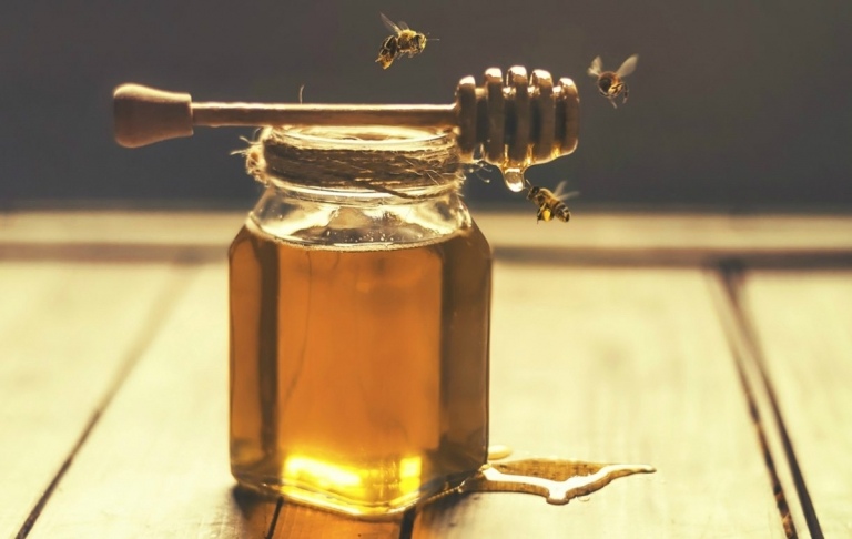 Mittel gegen Heuschnupfen Pollenallergie Honig Maßnahmen