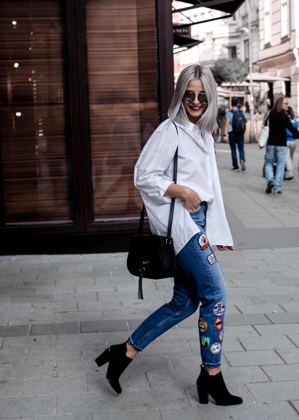 Mom Jeans kombinieren Oversized Hemd hellblonde Haare Modetrends 2019 Damen