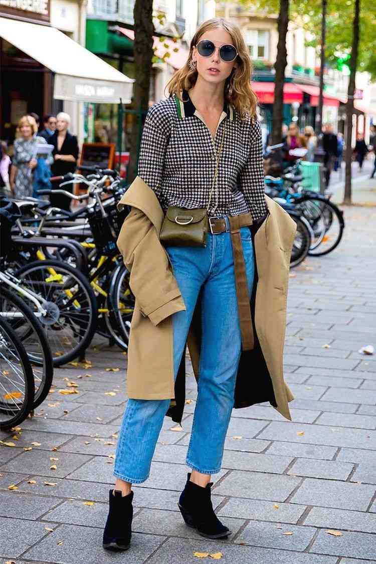 Mom Jeans kombinieren Winter Mantel Wildlederstiefeletten kariertes Hemd Modetrends 2019