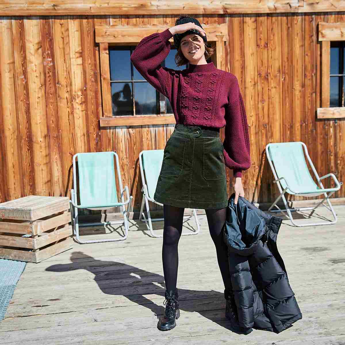 Pullover Puffärmel kombinieren Minirock Stiefeletten Winter Outfit Frauen