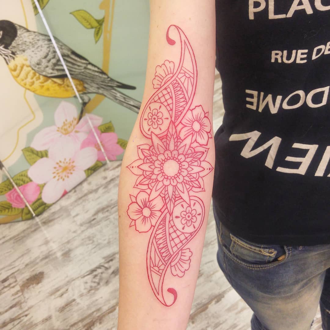 Red Ink Blumen Tattoo Unterarm Tattootrends 2019