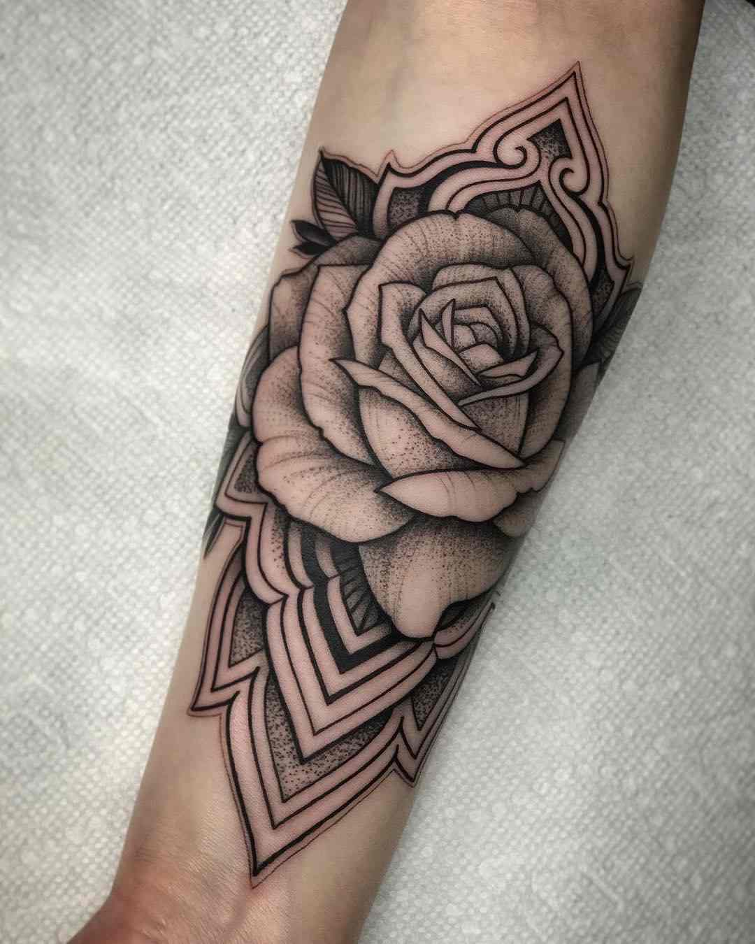 Blumen tattoos arm