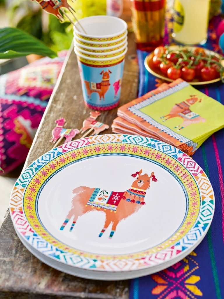 Schöner Pappteller mit Lama und buntem Muster für die Gestaltung der Tischdeko
