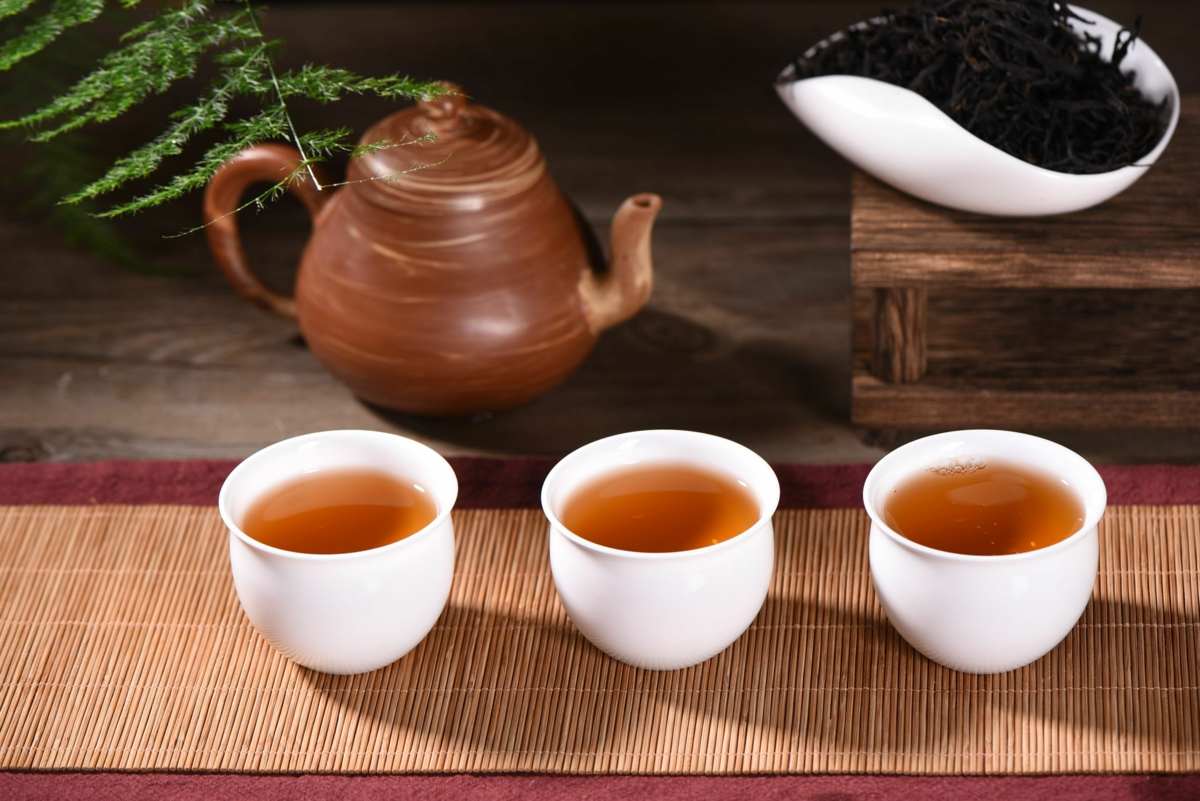 Schwarzer Tee für Haut und Haare - Tipps und Rezepte für Pflege und Kuren