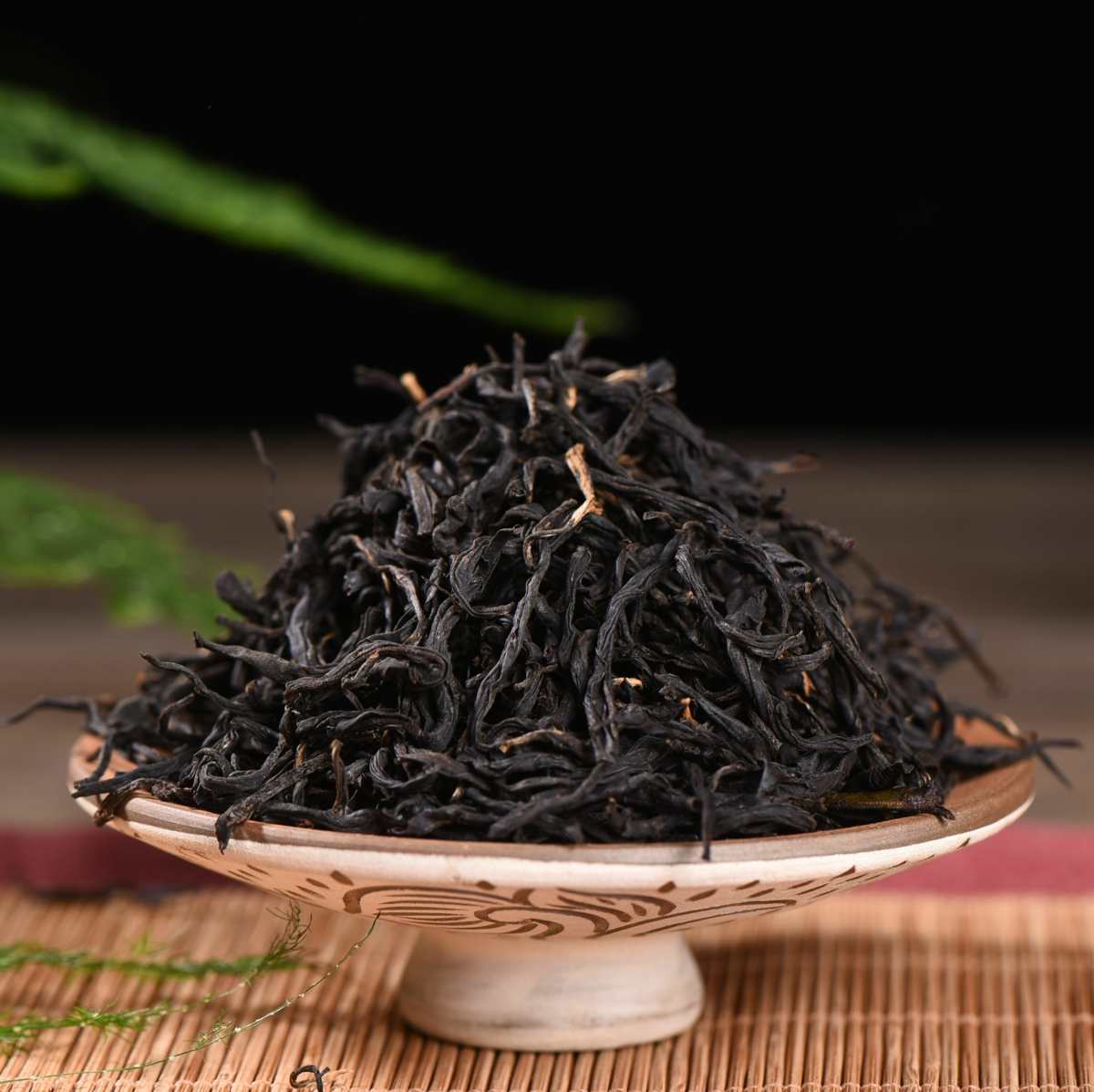 Schwarzer und grüner Tee werden aus ein und derselben Pflanze hergestellt