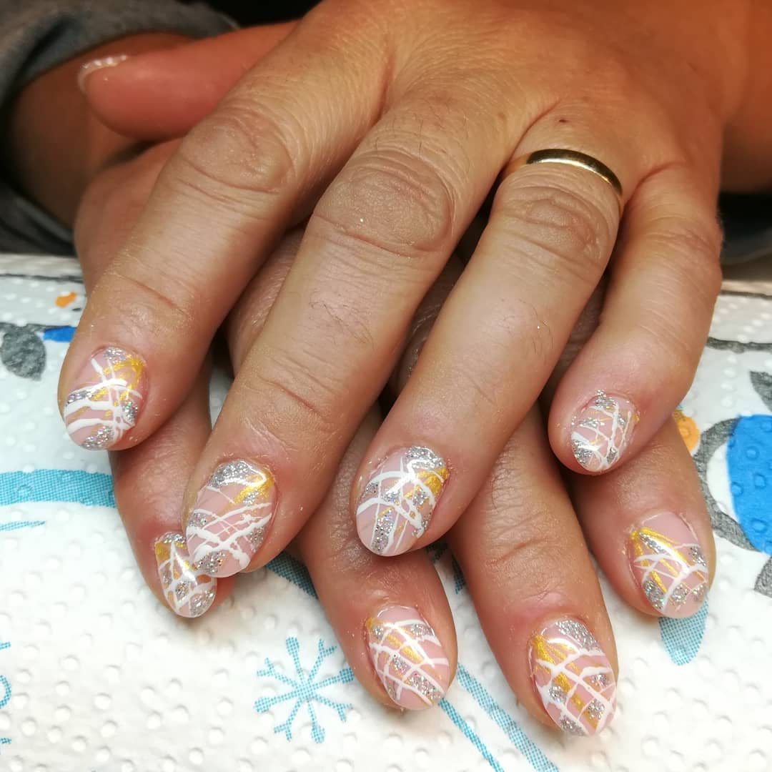 Spider Gel kurze Nägel Glitzer Nagellack Trendfarben Sommer 2019