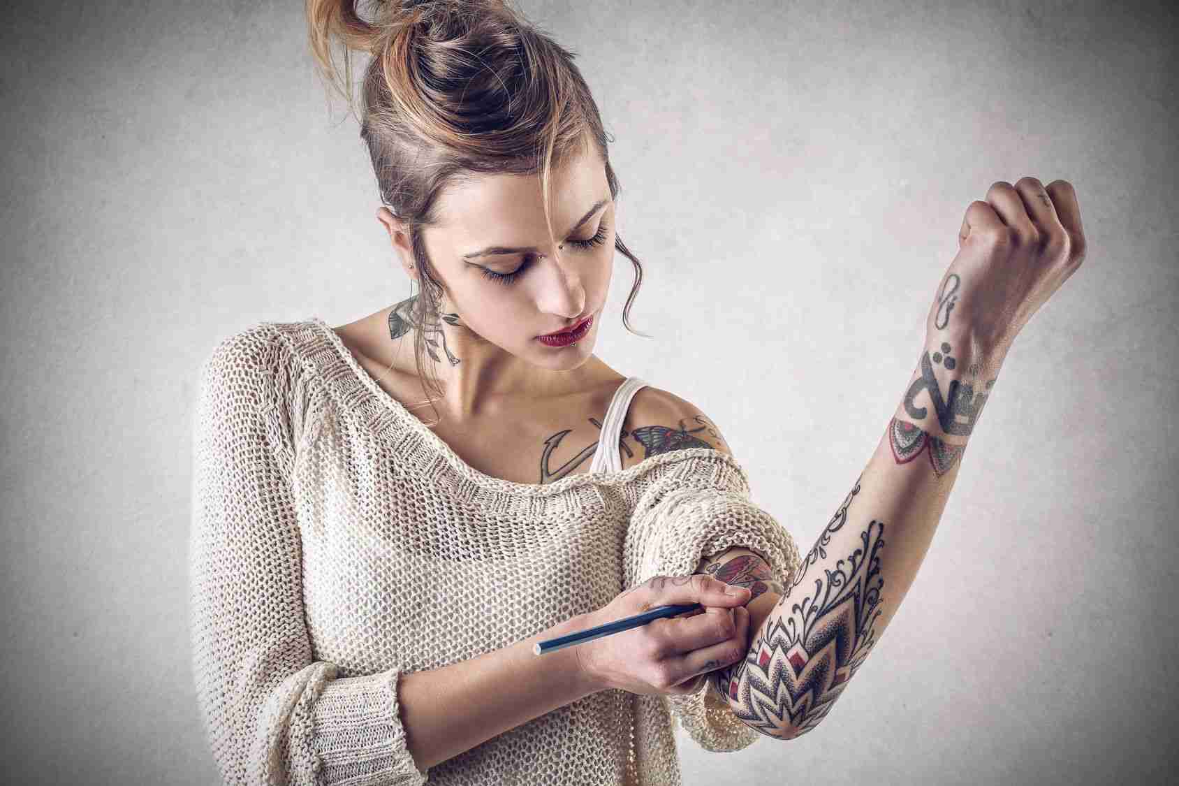Tatto entfernen Methoden Tattooentfernung Mandala Tattoo Armtattoo