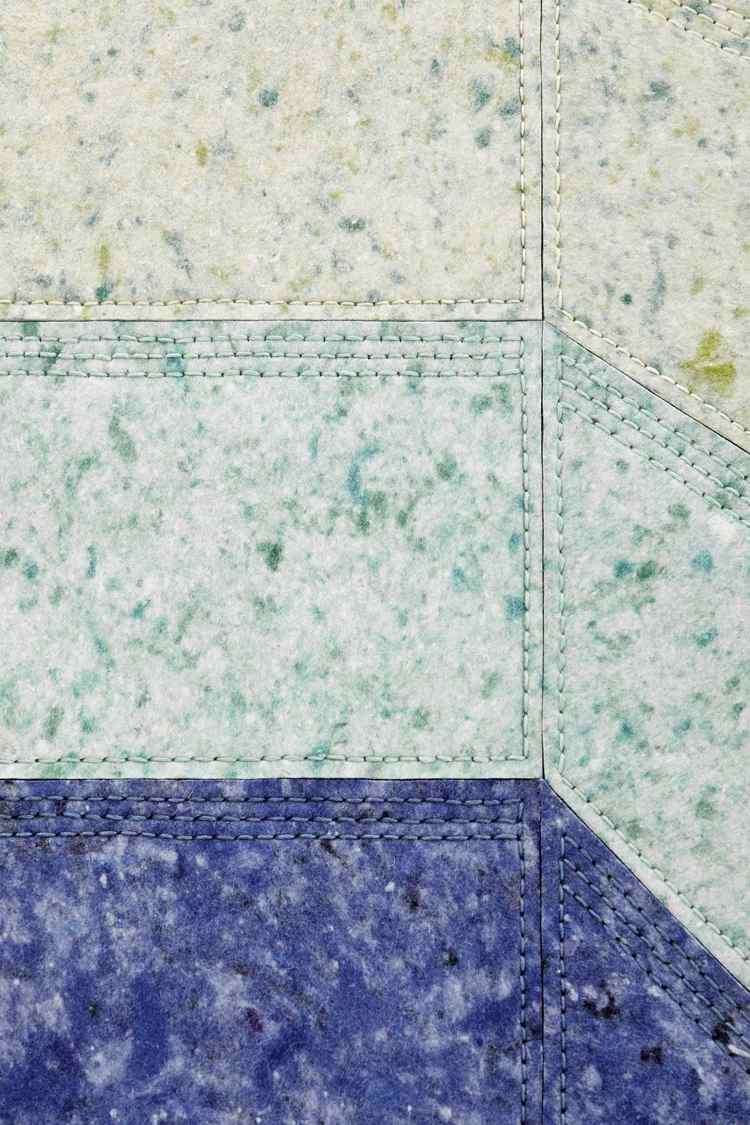 Teppich aus Filz grün blau Details zusammennähen
