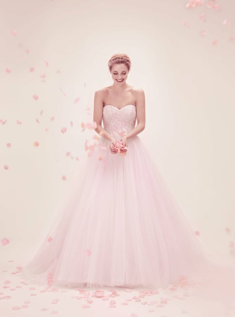 Trägerloses Hochzeitskleid in Rosa aus Tüll für einen Prinzessinnen-Look