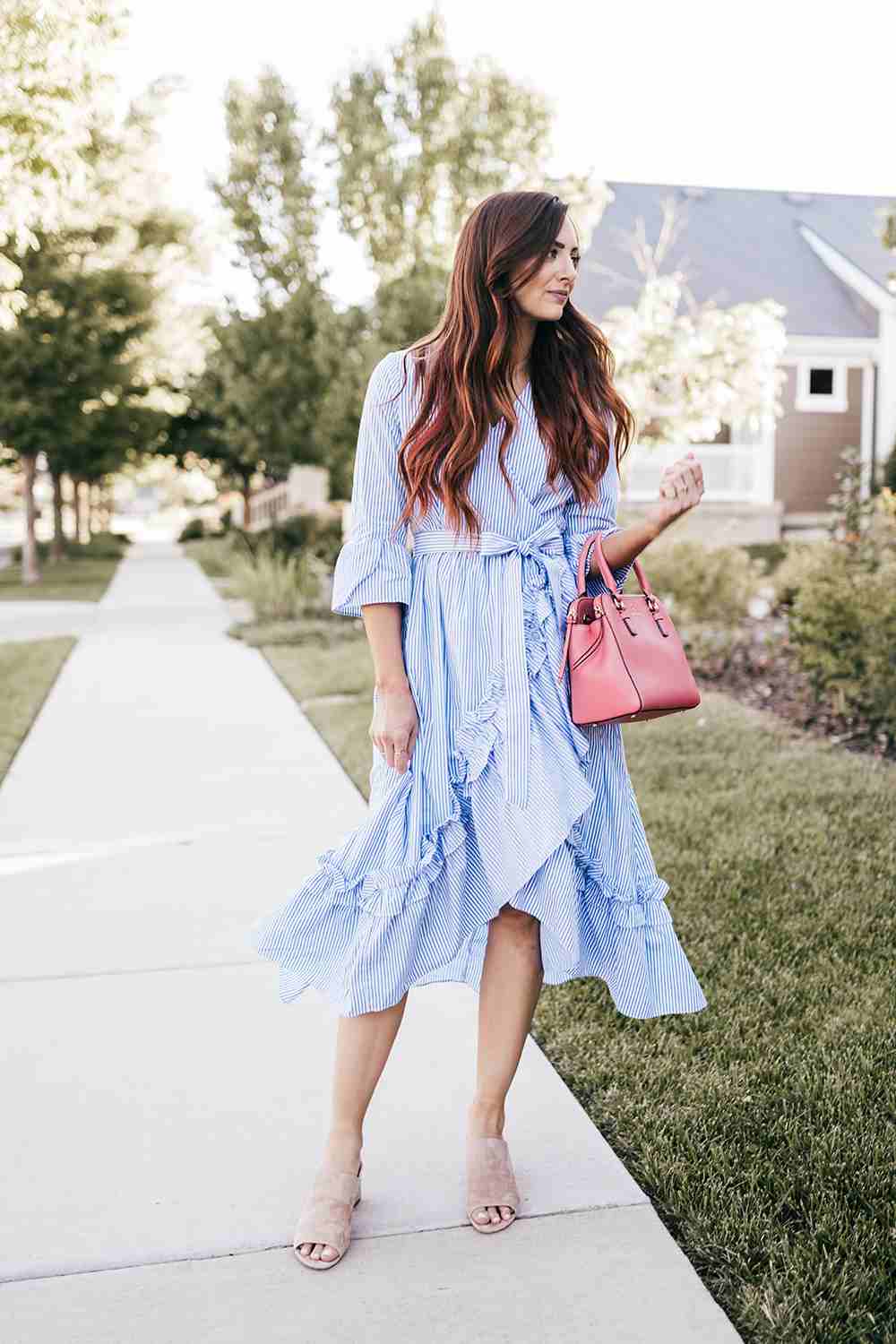 Wickelkleid mit Rüschen kombinierem Hemdblusenkleid Midi Sommer Outfit