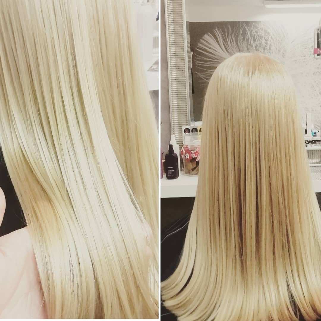 glatte und glänzende Haare in einem warmem Blondton