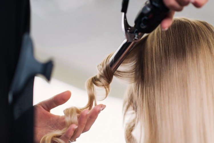 haarglätter oder lockenstab weniger benutzen wenn sie unter haarausfall leiden für bessere haarpflege