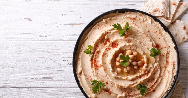 humus aus kichererbsen enthält essentielle nährstoffe und mineralien für eine gesunde ernährung mit proteinreichen naturprodukten für veganer