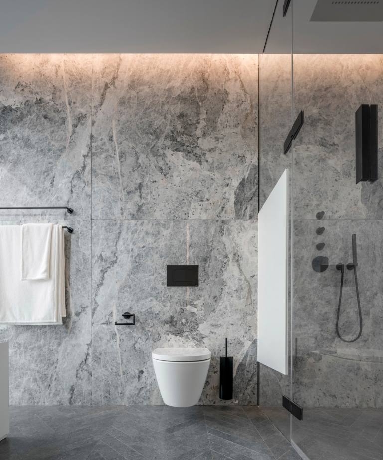 kleines Badezimmer in Grau Betonoptik minimalistische Einrichtung Trend Designideen