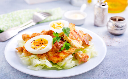 low carb wie viele kohlenhydrate am tag salat mit hähnchen und eiern