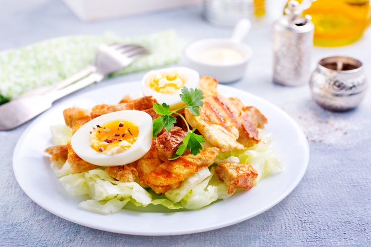 low carb wie viele kohlenhydrate am tag salat mit hähnchen und eiern