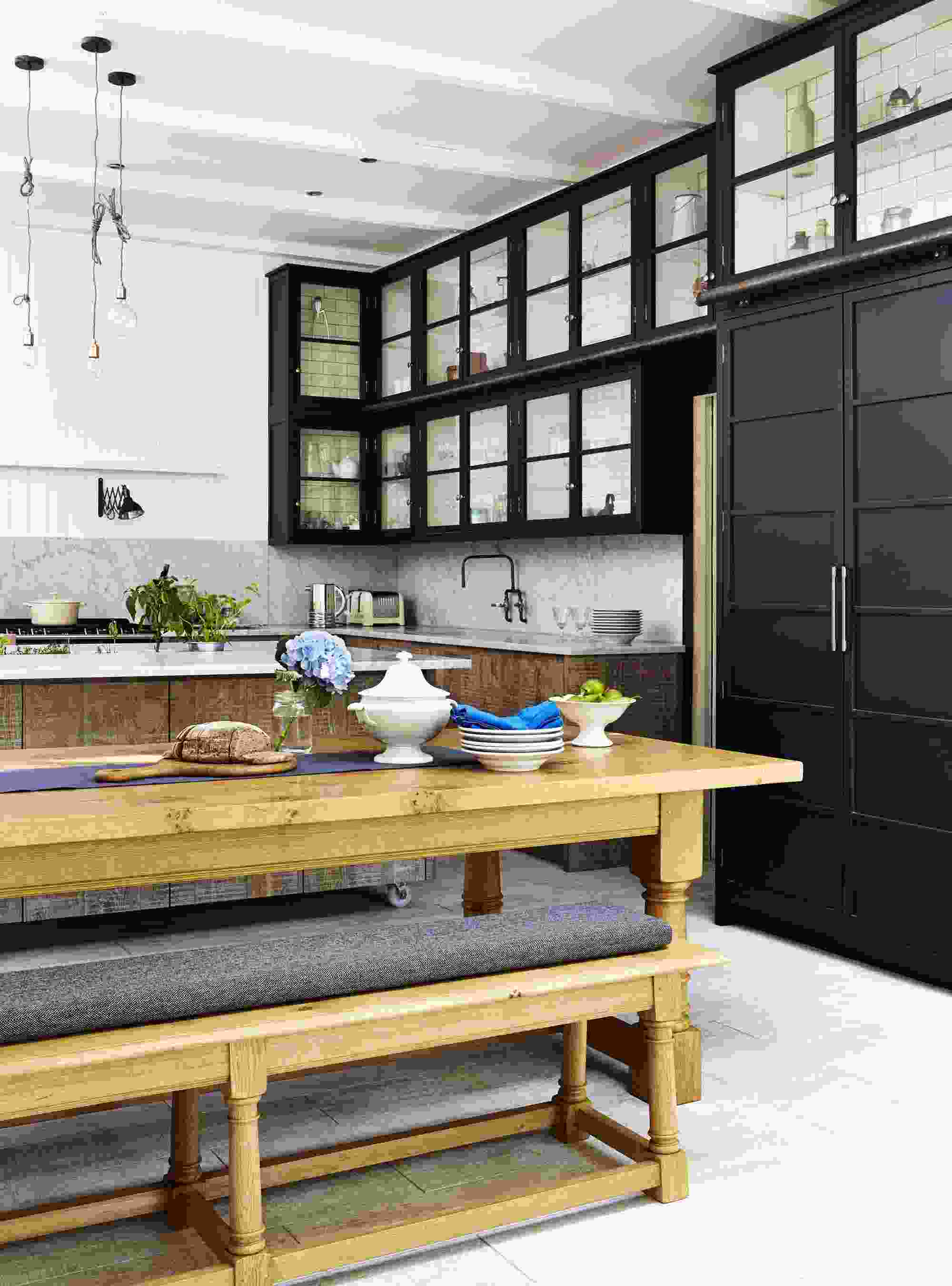 skandinavische Küche einrichten Holztisch Bauernhaus Stil Wohnung einrichten