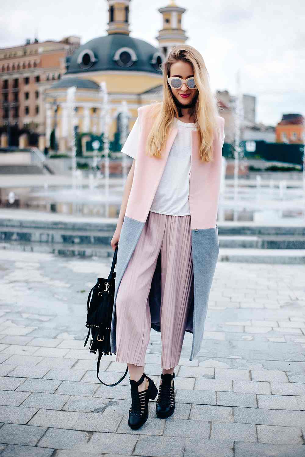 Überlange Weste kombinieren Culotte hellrosa Pastellfarben Modetrends 2019