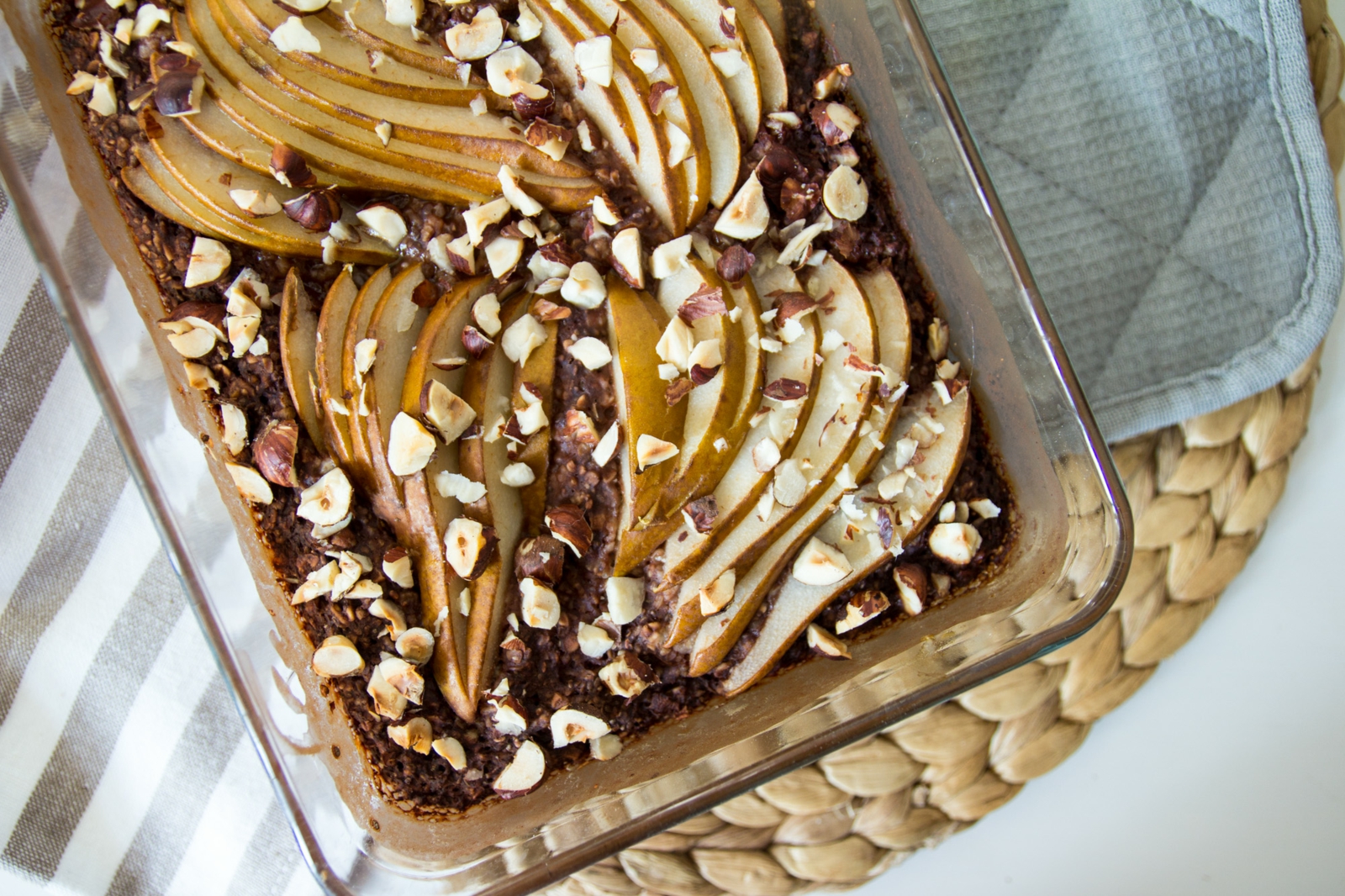 Baked Oatmeal Schoko Birne gesund zuckerfrei vegan Frühstück Haferflocken abnehmen