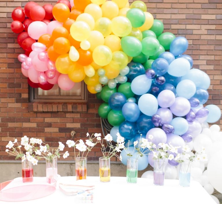 Ballonbogen und Ballongirlande Kindergeburtstag Regenbogen Farben Dekoration