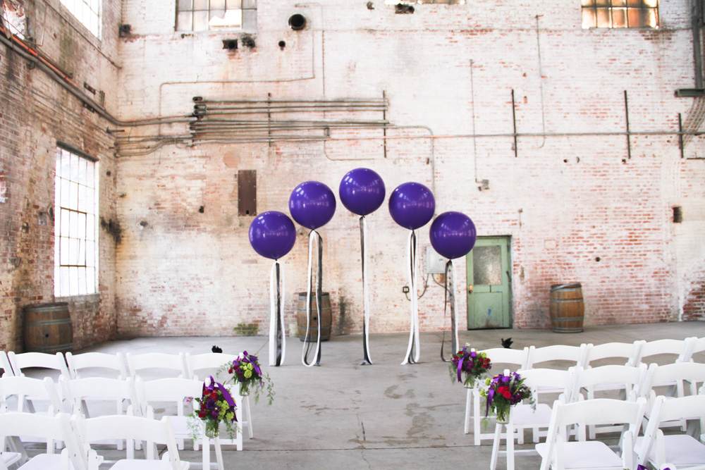 Ballonbogen und Ballongirlande minimalistisch Hochzeit