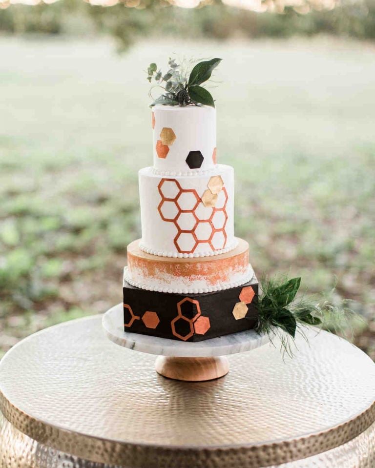Bienenwabe Hochzeitstorte dekorieren Muster wählen
