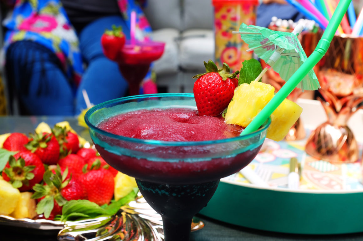 Erdbeeren Ananas Wein Slushie Rezept Sommergetränk Cocktails Gesund Obst abnehmen