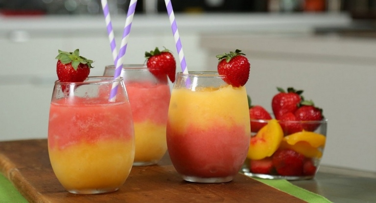 Erdbeeren Pfirsiche Wein Slushie Rezept Gesund Sommergetränk Obst essen abnehmen