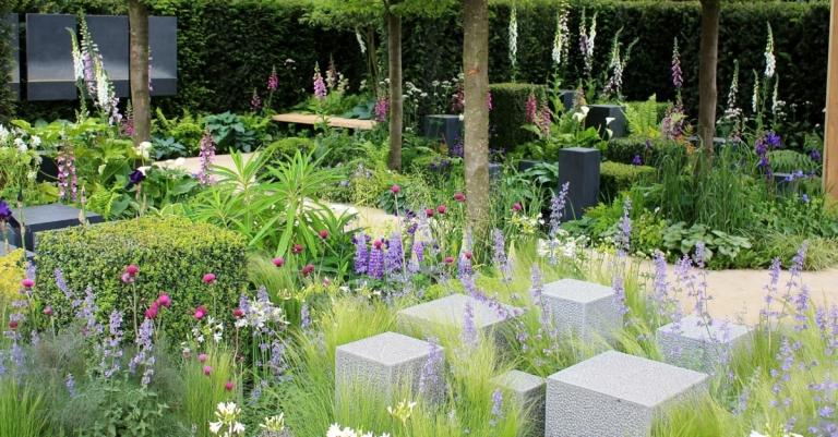 Gartentrend 2019 aus der Chelsea Flower Show mit minimalistischen Akzenten